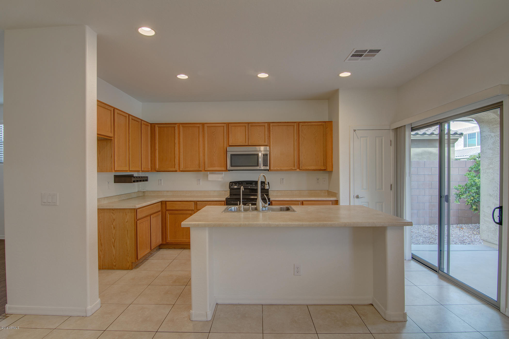 850 East Del Rio Street Chandler, AZ 85225 - Photo 10 of 42 Kitchen 1f