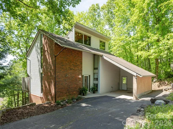 $495,000 | 142 Sequoyah Hills Drive, Fletcher, NC 28732