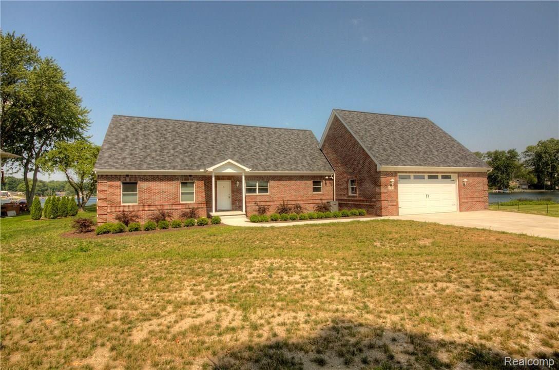 5755 Longpoint Drive Howell, MI 48843 - Photo 2 of 59 930A8885_6_7.jpg