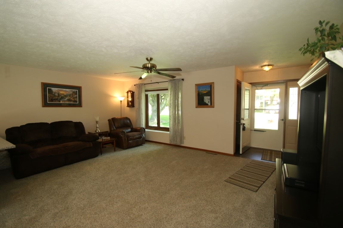 113 London Road Southeast Poplar Grove, IL 61065 - Photo 5 of 24 Gallery Image 5