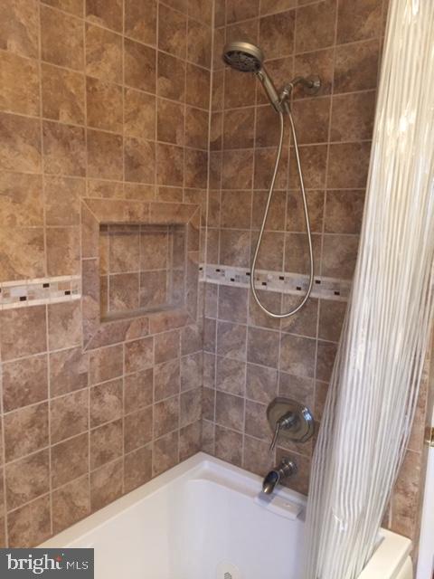 58 Home Road Hatboro, PA 19040 - Photo 19 of 50 ...Or enjoy a quick shower; your choice.
