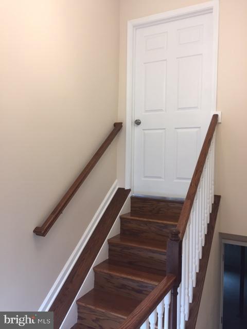 58 Home Road Hatboro, PA 19040 - Photo 42 of 50 Access to the sunroom from the rear, side entrance