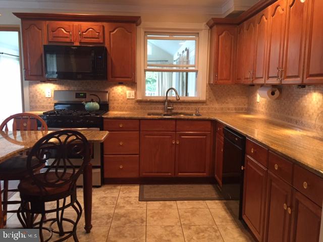 58 Home Road Hatboro, PA 19040 - Photo 6 of 50 The kitchen offers everything a chef would want.