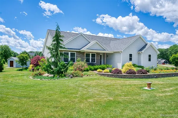 $379,900 | 7701 Hidden Cir Drive, Byron, MI 48418