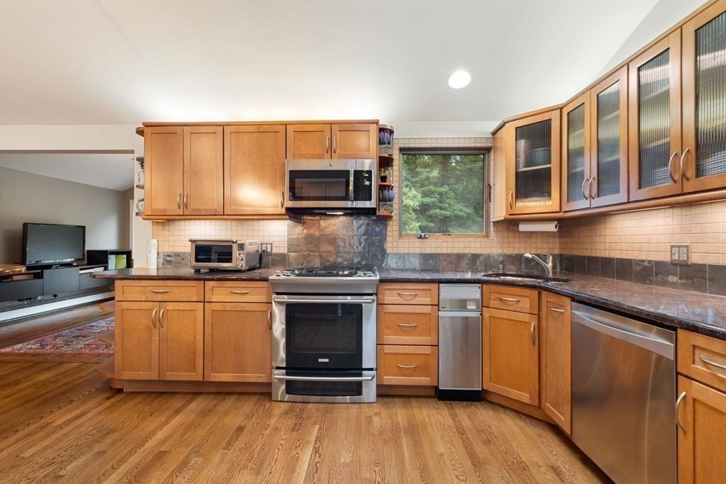 39 Rice Road Wayland, MA 01778 - Photo 4 of 29 Gallery Image 4
