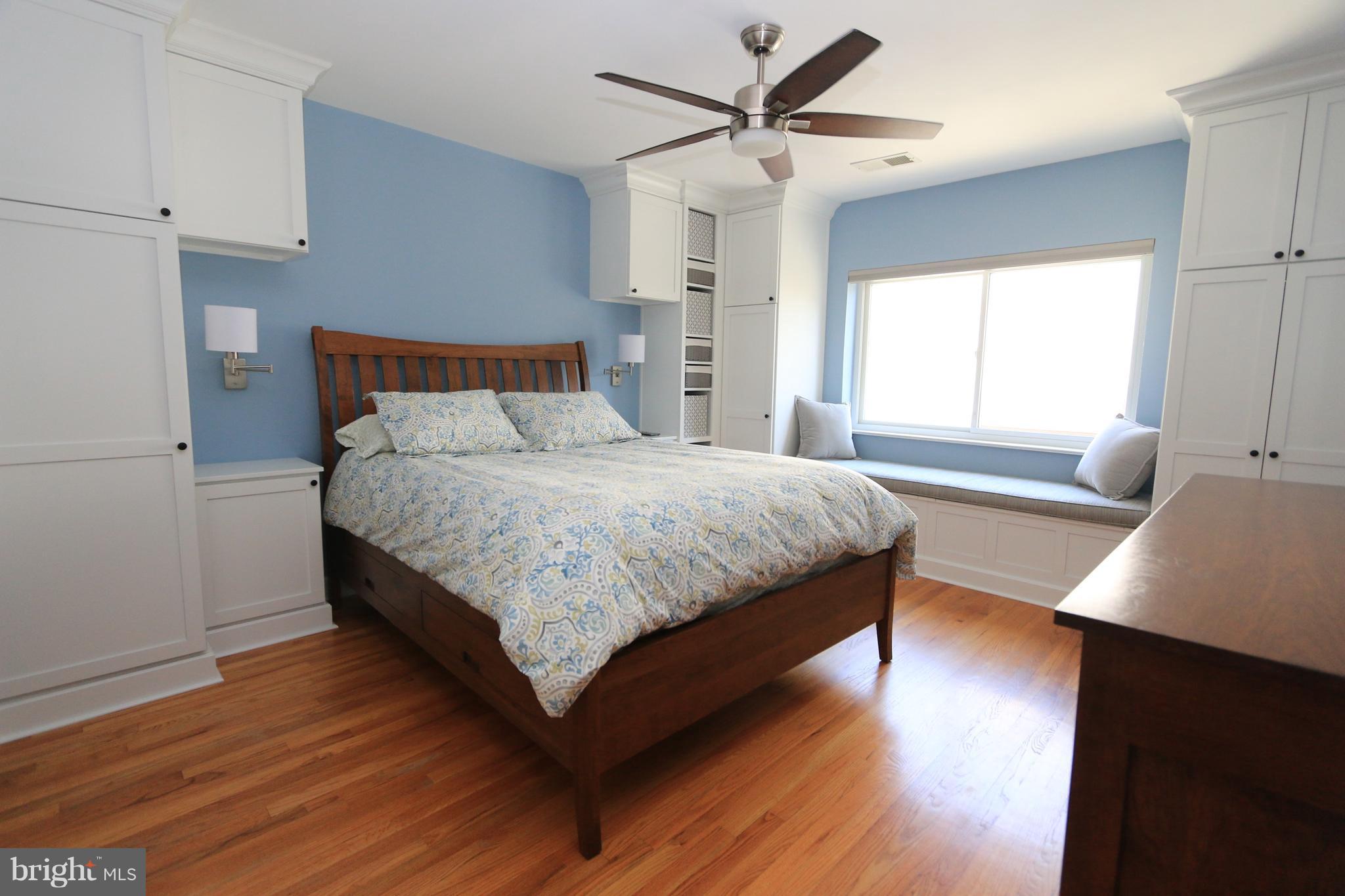 1583 Inlet Court Reston, VA 20190 - Photo 13 of 30 a bedroom with a large bed and a window