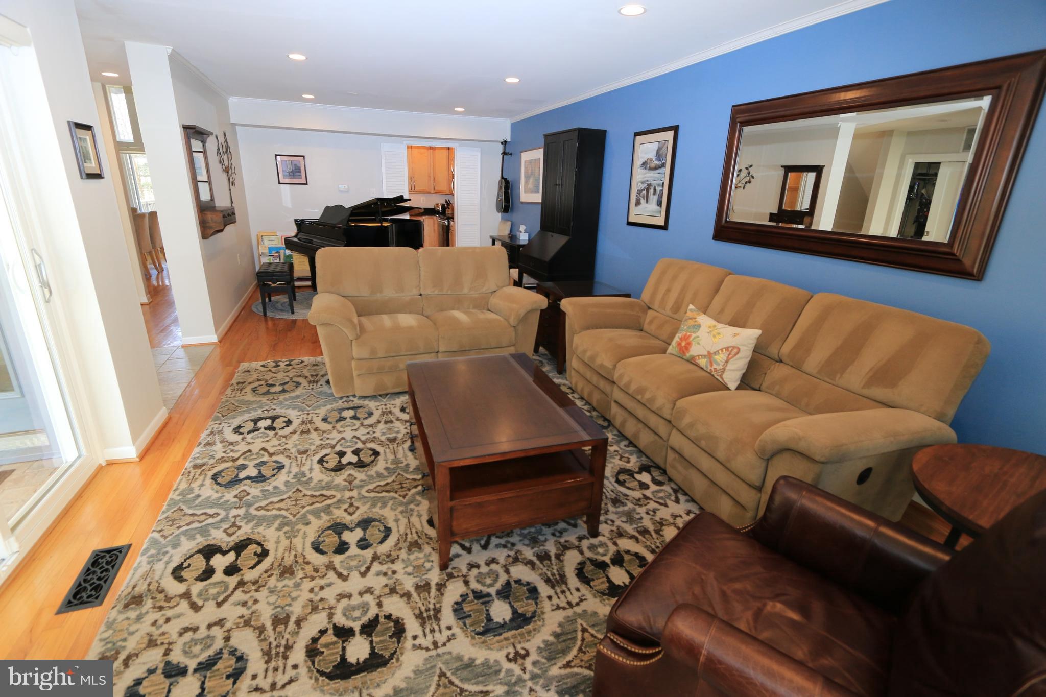1583 Inlet Court Reston, VA 20190 - Photo 4 of 30 a living room with furniture and a rug