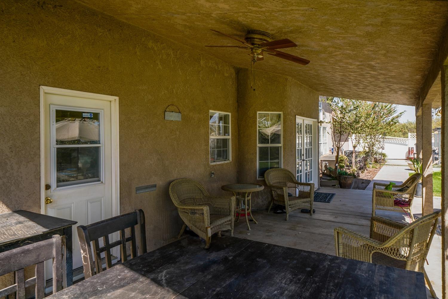 19360 Maple Street Laton, CA 93242 - Photo 34 of 53 a living room with furniture
