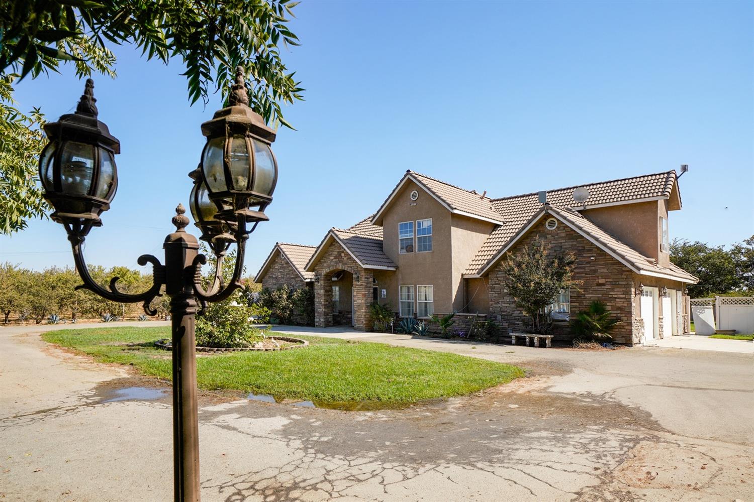 19360 Maple Street Laton, CA 93242 - Photo 7 of 53 a front view of a house with garden