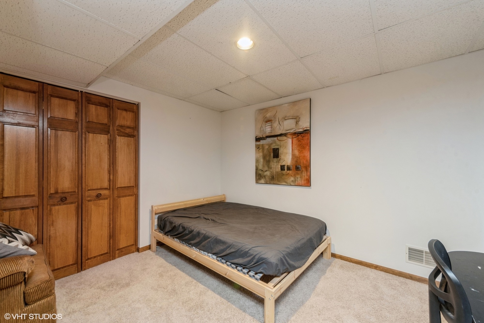 267 Foxmoor Road Fox River Grove, IL 60021 - Photo 14 of 22 a room with a bed and a chair