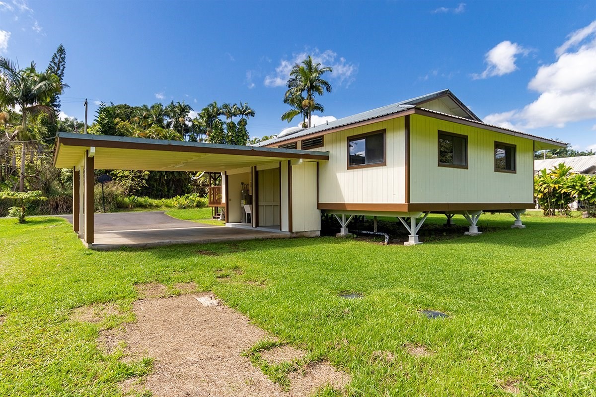 17-4018 Kuaaina Road, Unit 105 Kurtistown, HI 96749 - Photo 14 of 22 a front view of a house with garden