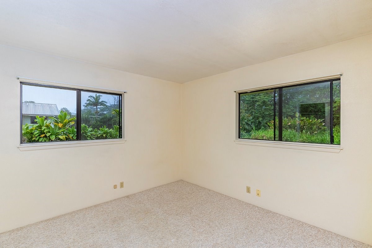 17-4018 Kuaaina Road, Unit 105 Kurtistown, HI 96749 - Photo 9 of 22 an empty room with a window