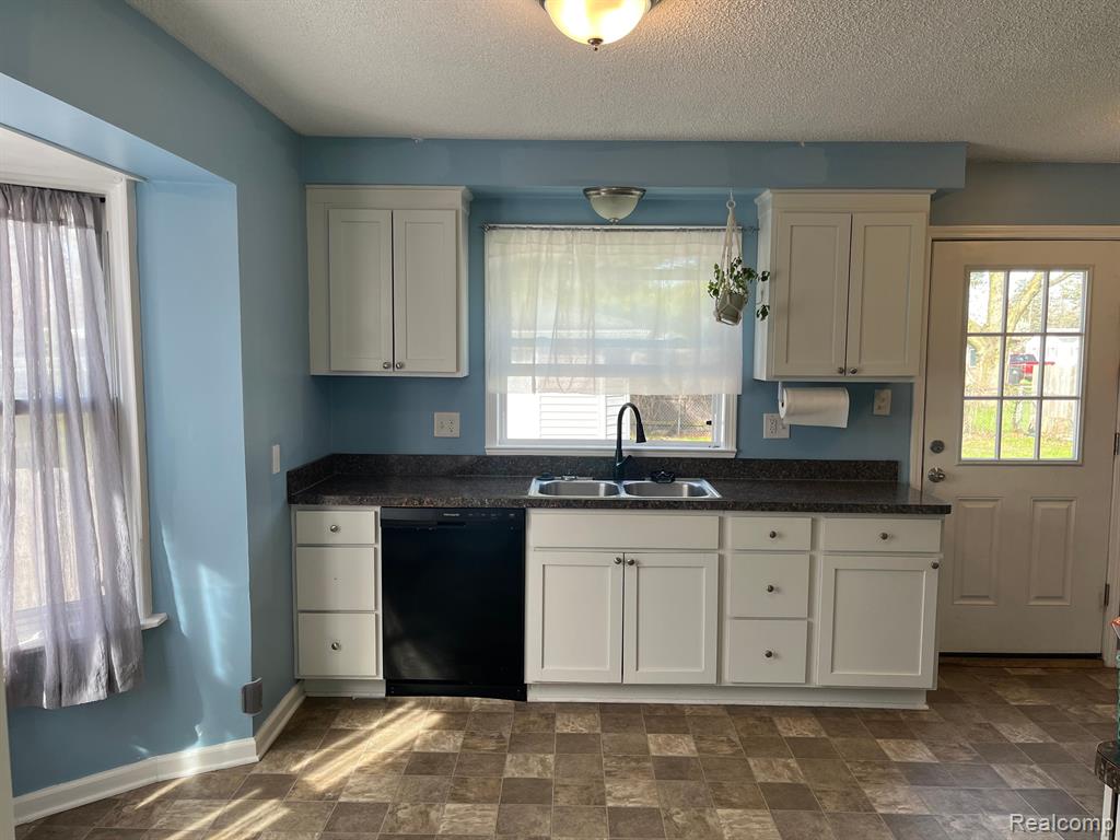 9440 Holland Road Taylor, MI 48180 - Photo 4 of 17