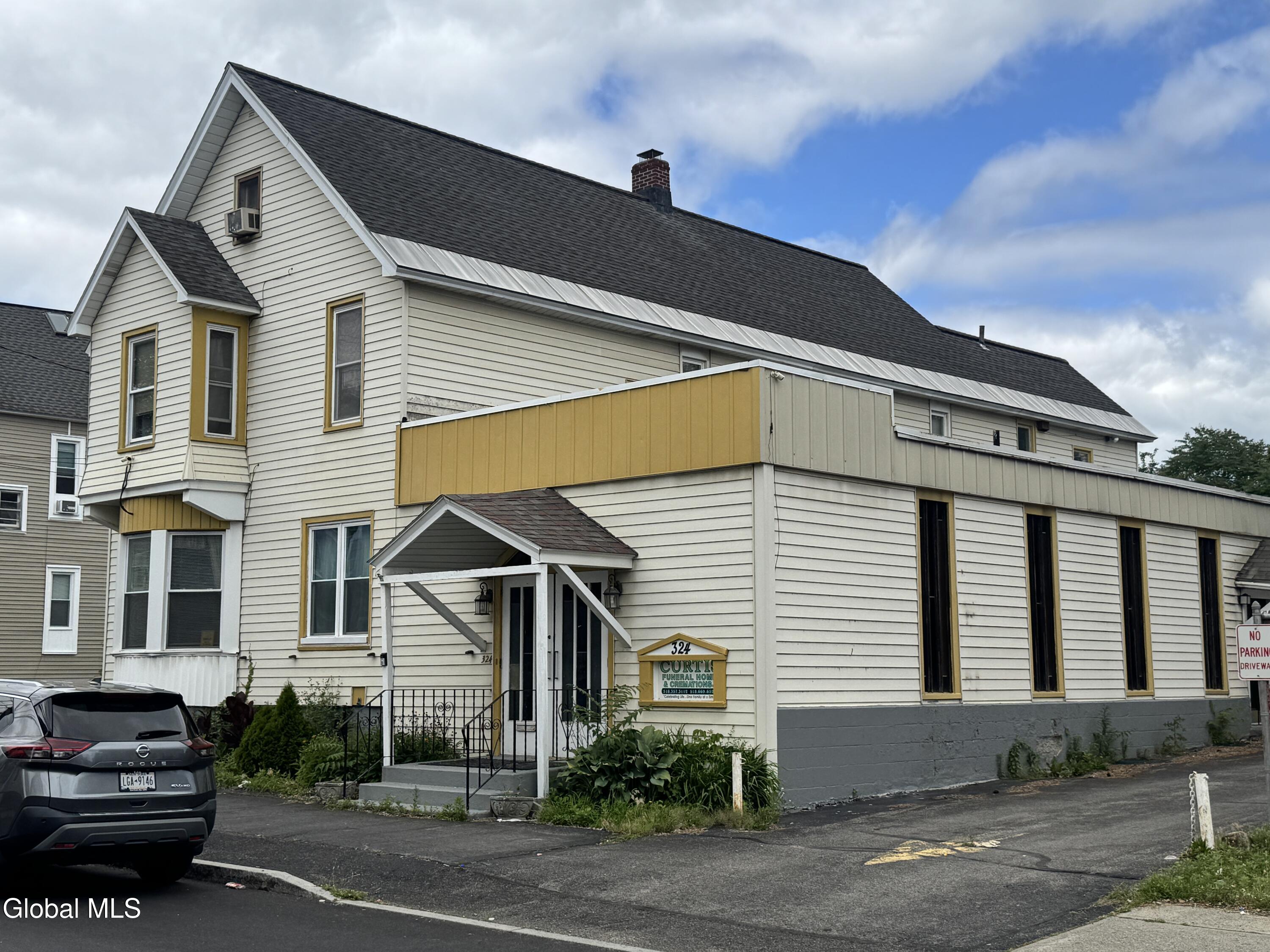 324 Hulett Street Schenectady, NY 12307 - Photo 2 of 32 IMG_8105