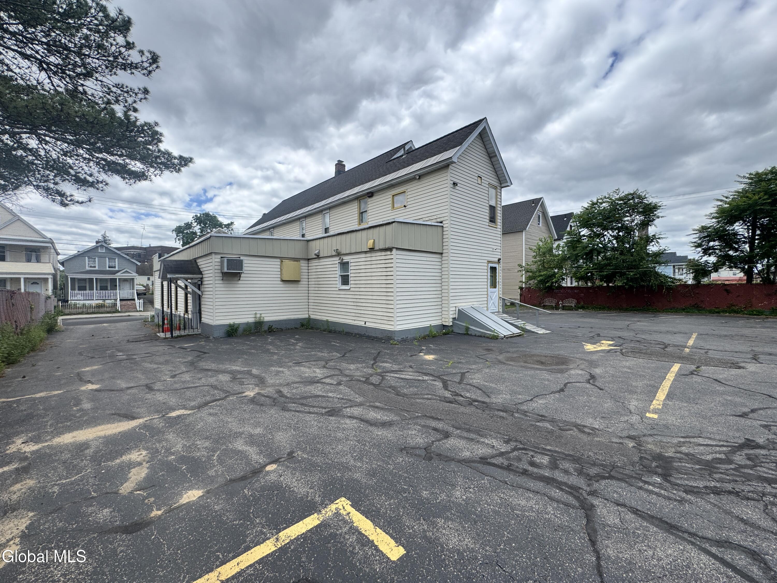 324 Hulett Street Schenectady, NY 12307 - Photo 8 of 32 IMG_8112