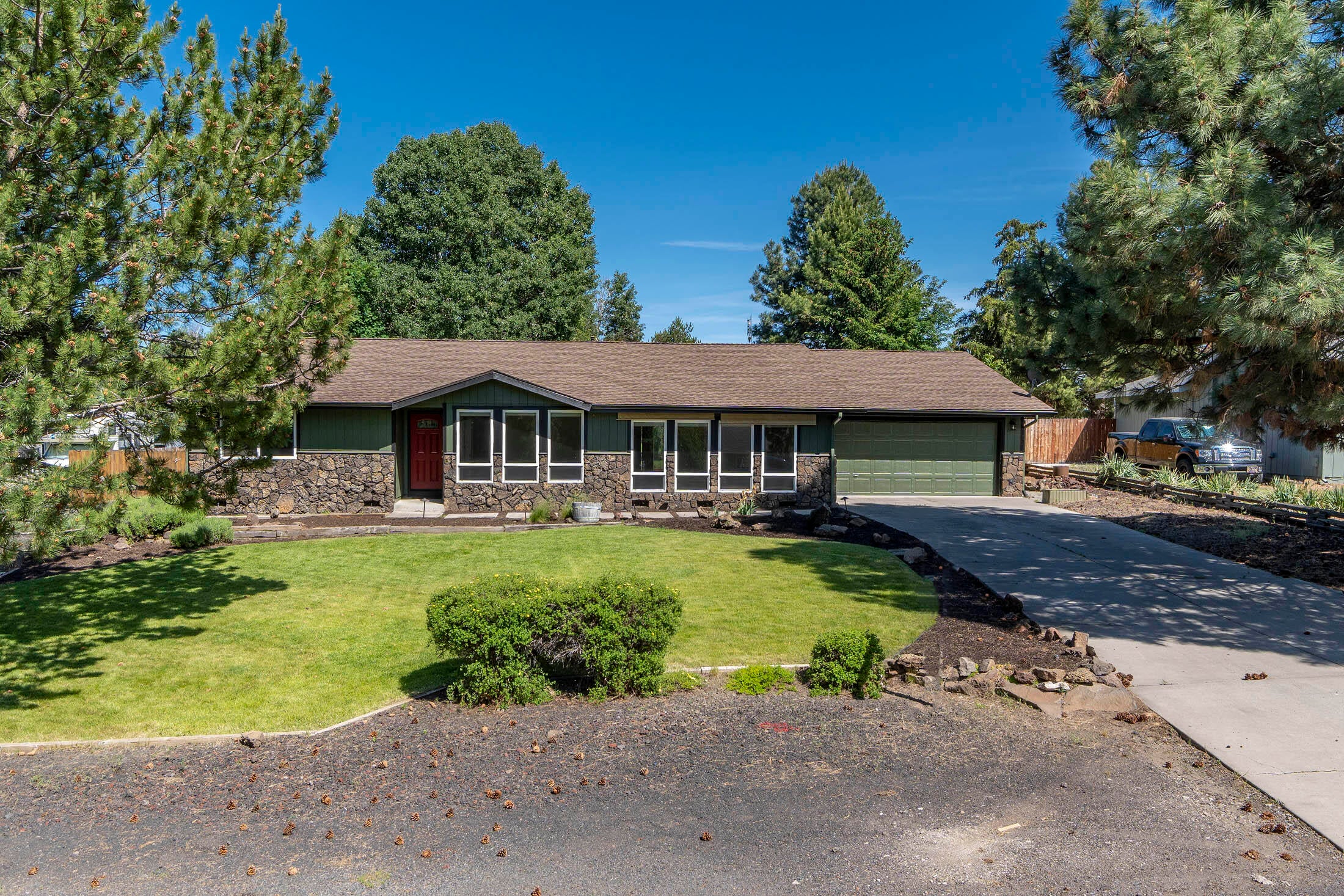 61180 Ladera Road Bend, OR 97702 - Photo 2 of 32 Front