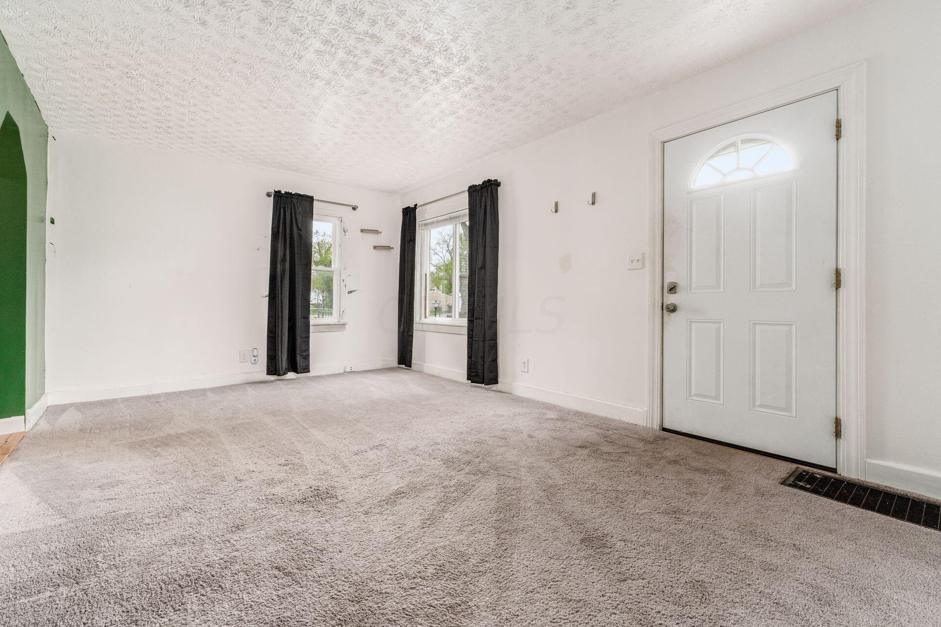 2181 Sagamore Road Columbus, OH 43219 - Photo 3 of 26 Living Room 2