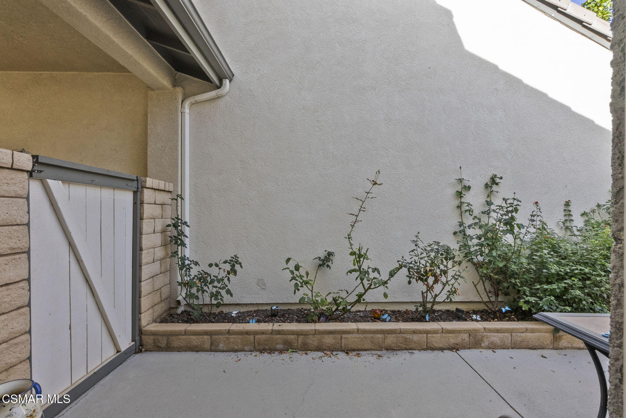 2046 Freesia Avenue Simi Valley, CA 93063 - Photo 26 of 33 a view of a bird door