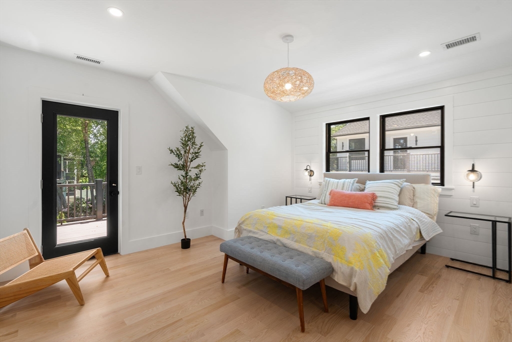 216 Aspinwall Avenue Brookline, MA 02446 - Photo 18 of 38