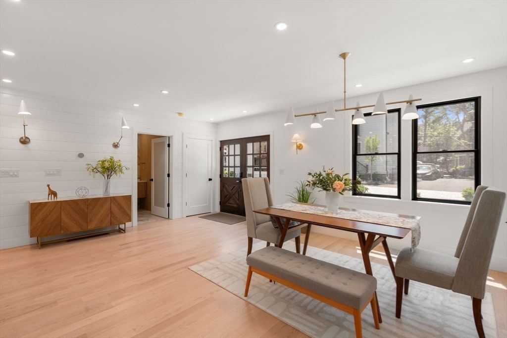 216 Aspinwall Avenue Brookline, MA 02446 - Photo 6 of 38