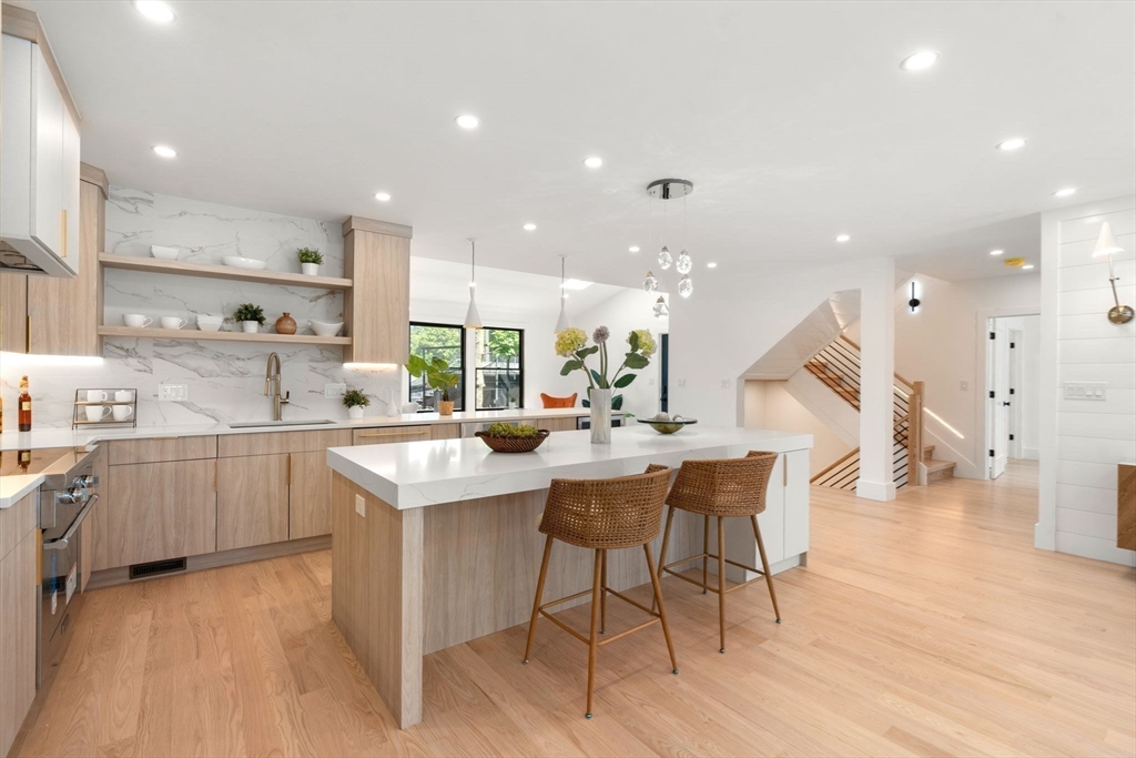 216 Aspinwall Avenue Brookline, MA 02446 - Photo 10 of 38