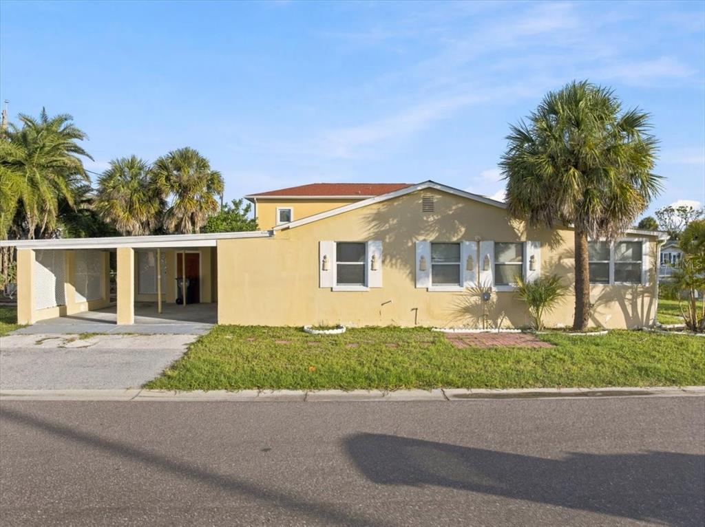 13104 4th Street East Madeira Beach, FL 33708 - Photo 4 of 29