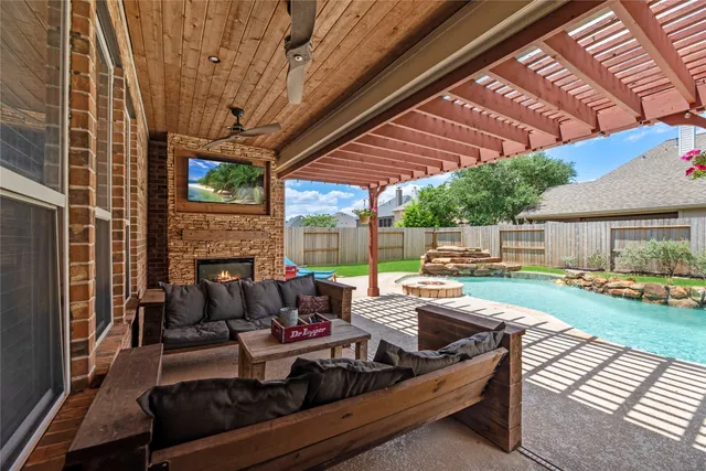 $569,900 | 9210 Cold Hollow Lane, Missouri City, TX 77459