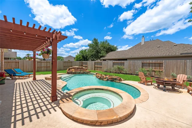 $569,900 | 9210 Cold Hollow Lane, Missouri City, TX 77459