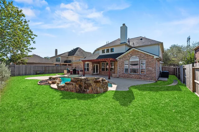 $569,900 | 9210 Cold Hollow Lane, Missouri City, TX 77459