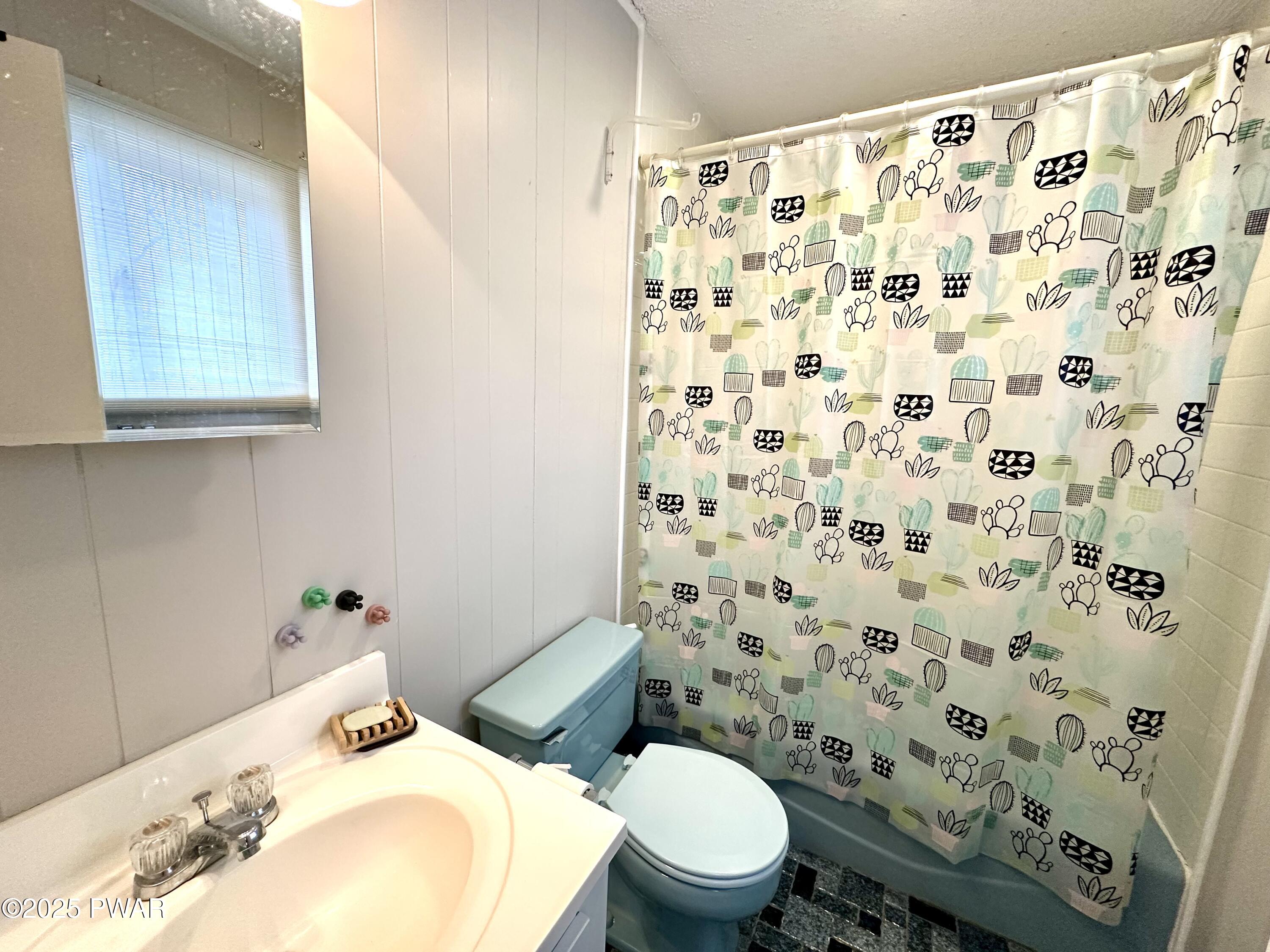 107 Ridgeway Drive Hawley, PA 18428 - Photo 14 of 27 Second Full Bathroom