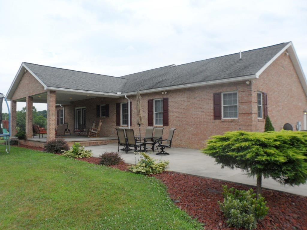 EXTERIOR BACK PORCH & PATIO