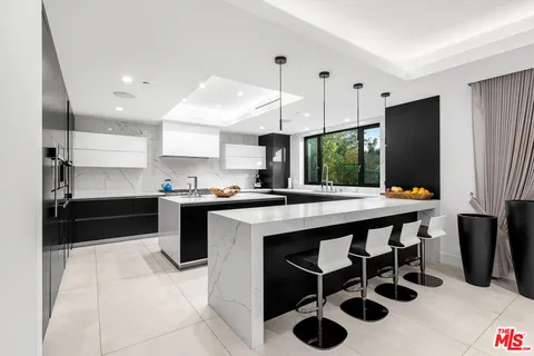 $10,950,000 | 13524 D Este Drive, Pacific Palisades, CA 90272