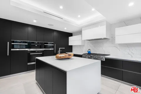 $10,950,000 | 13524 D Este Drive, Pacific Palisades, CA 90272