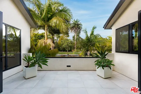 $10,950,000 | 13524 D Este Drive, Pacific Palisades, CA 90272