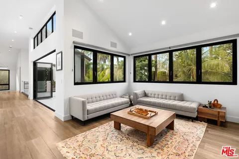 $10,950,000 | 13524 D Este Drive, Pacific Palisades, CA 90272