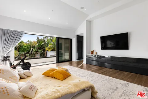 $10,950,000 | 13524 D Este Drive, Pacific Palisades, CA 90272