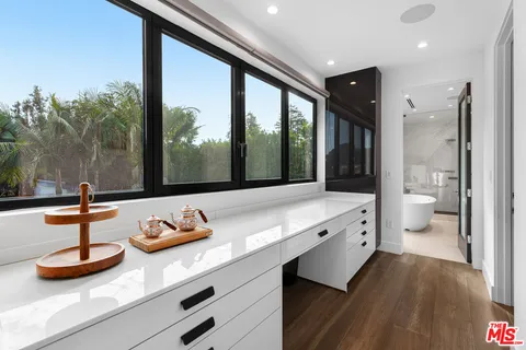 $10,950,000 | 13524 D Este Drive, Pacific Palisades, CA 90272