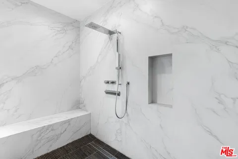 $10,950,000 | 13524 D Este Drive, Pacific Palisades, CA 90272