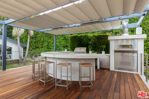 $10,950,000 | 13524 D Este Drive, Pacific Palisades, CA 90272