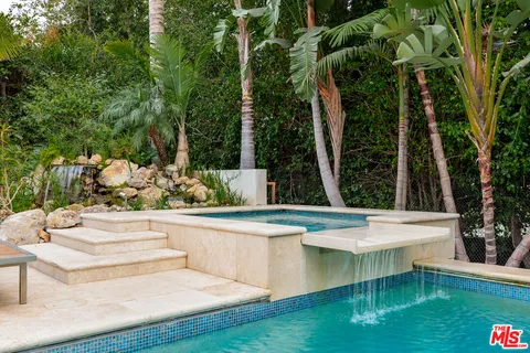 $10,950,000 | 13524 D Este Drive, Pacific Palisades, CA 90272