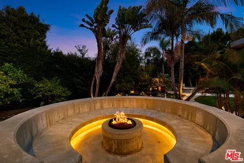 $10,950,000 | 13524 D Este Drive, Pacific Palisades, CA 90272