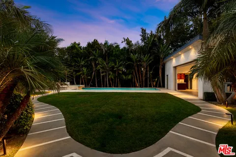 $10,950,000 | 13524 D Este Drive, Pacific Palisades, CA 90272