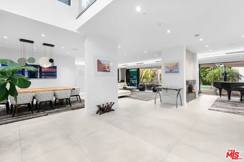 $10,950,000 | 13524 D Este Drive, Pacific Palisades, CA 90272