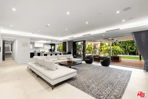 $10,950,000 | 13524 D Este Drive, Pacific Palisades, CA 90272