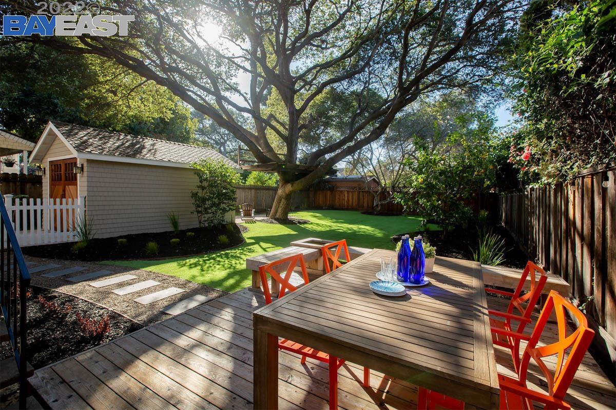 a view of a outdoor sitting area with furniture