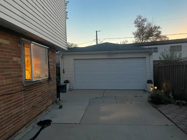 $375,000 | 9256 North Parkside Drive, Des Plaines, IL 60016