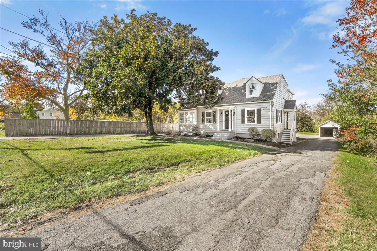 26618 Ridge Road Damascus, MD 20872 - Photo 2 of 65 Convenient circular driveway