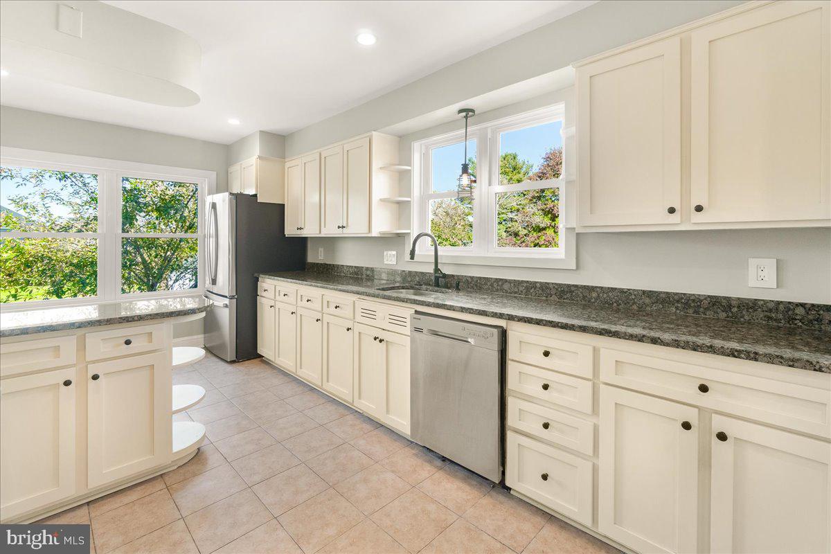 26618 Ridge Road Damascus, MD 20872 - Photo 21 of 65 Granite counters