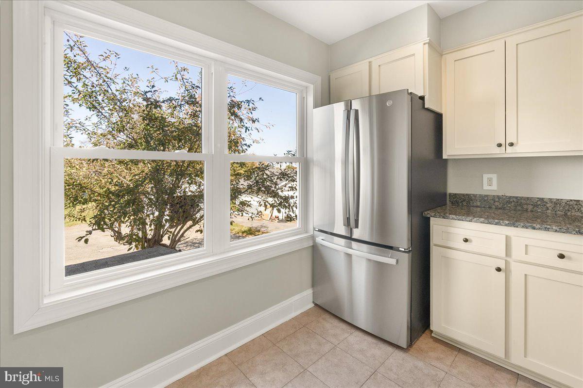 26618 Ridge Road Damascus, MD 20872 - Photo 24 of 65 Brand New Fridge