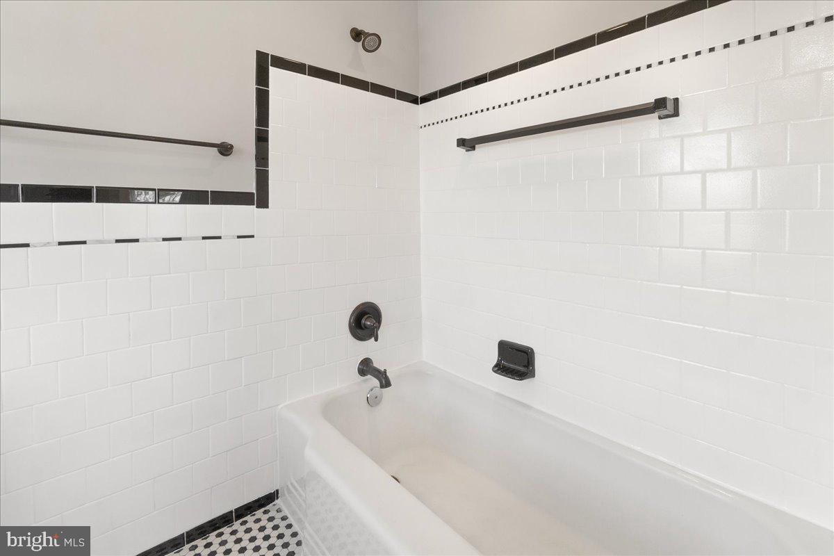 26618 Ridge Road Damascus, MD 20872 - Photo 32 of 65 Private bathroom in bedroom #3